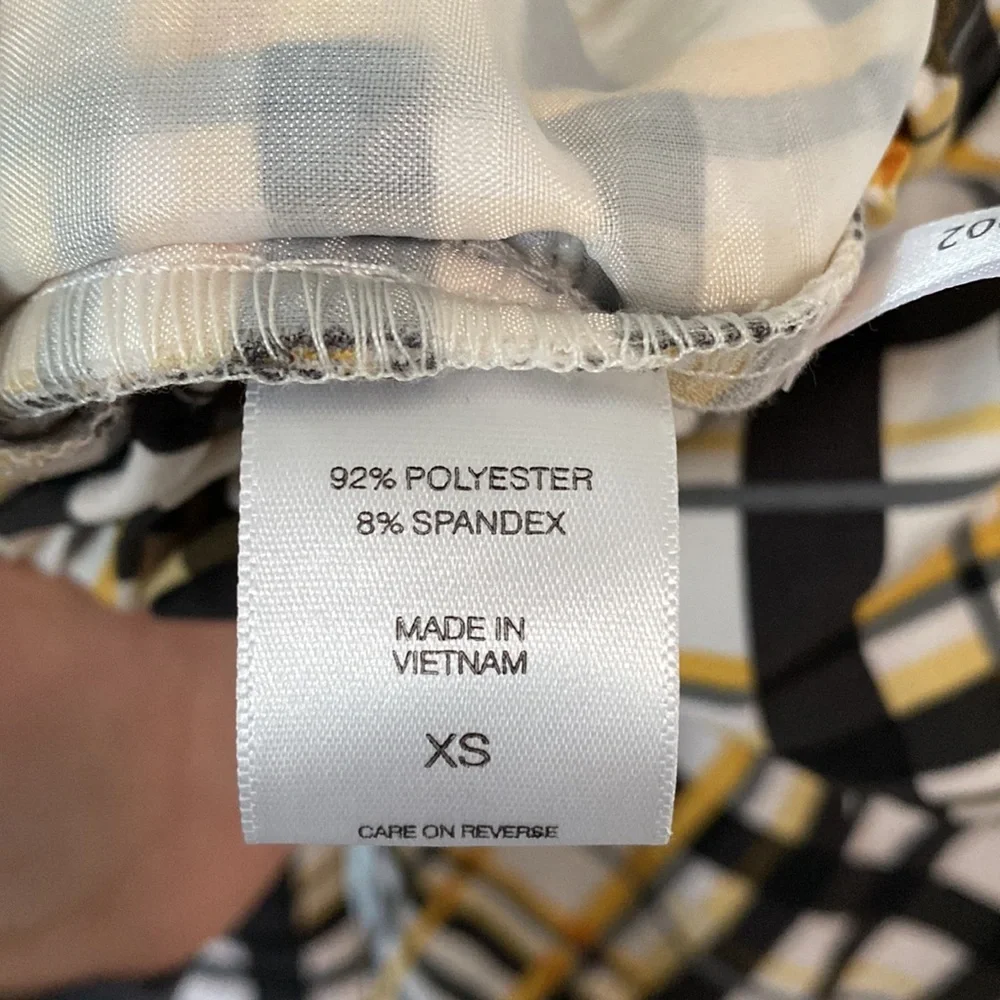 New York & Company 6” Bermuda Shorts. Size XS